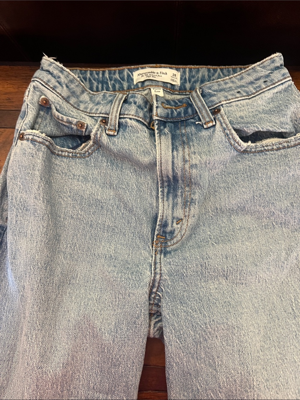 Abercrombie & Fitch women’s light Wash Straight Jeans
